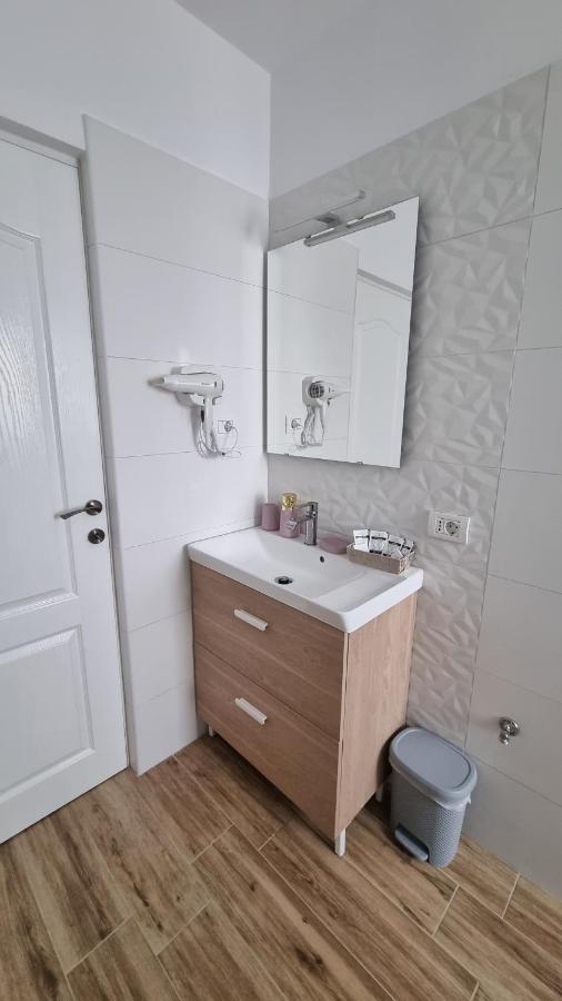 Central Residence Bacău Esterno foto
